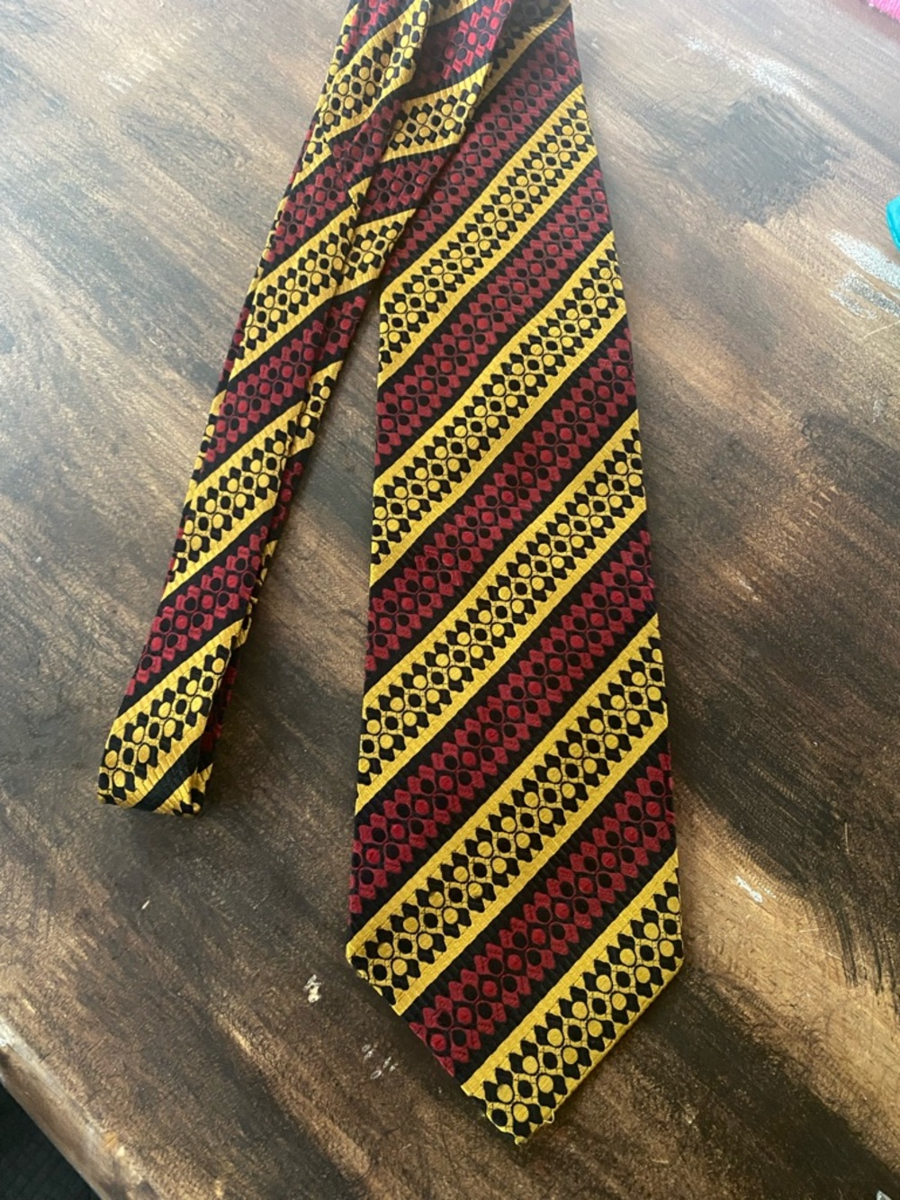 Emilio Romano Italy Men's Diagonal Pattern Silk Tie in Red and Yellow